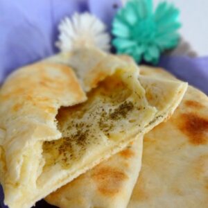 Naan Comtois – Pain Indien Garni Saucisse de Morteau & Comté